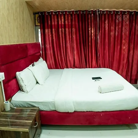 Lokhandwala Residency By Glitz 3*