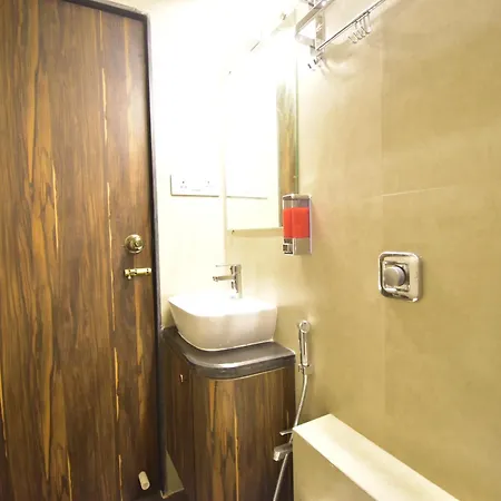 Urban Nest Hotel