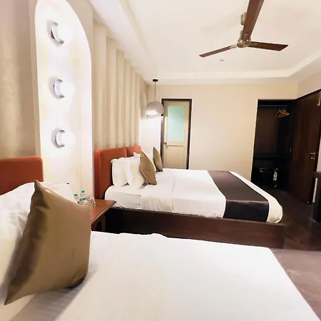Hotel White Pearl - Colaba 3*