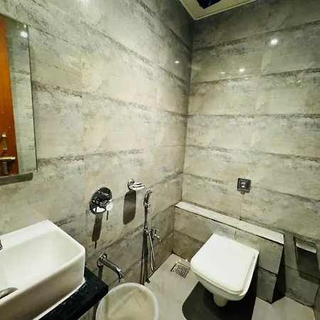 Hotel Liwa - Nr Nesco & International Airport 3*