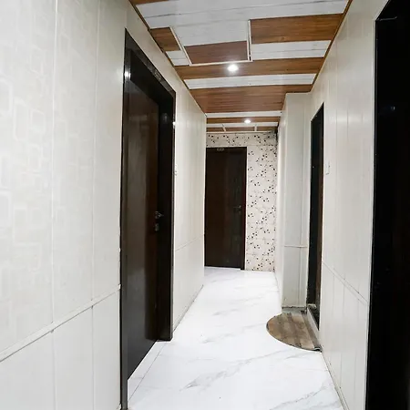 Hotel Fabhotel Hans Residency