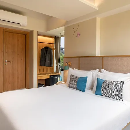Hotel Indie International Airport 4*