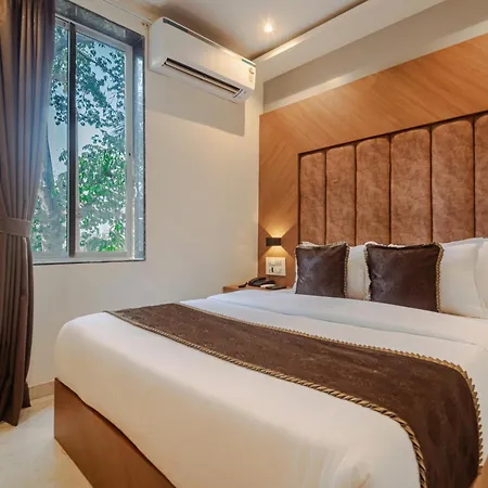 Silver Park Hotel *