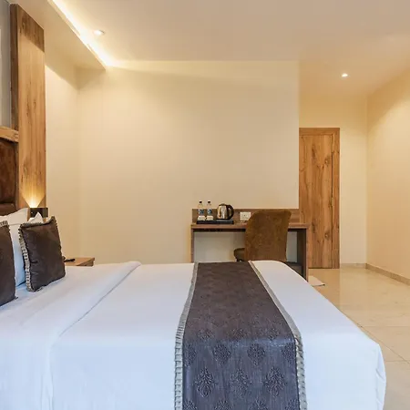 Silver Park Hotel *