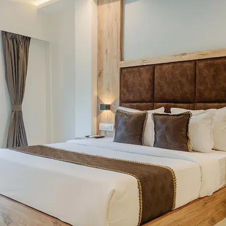 Silver Park Hotel *