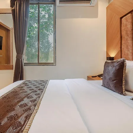 Silver Park Hotel *