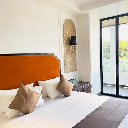 Hotel White Pearl - Colaba 3*