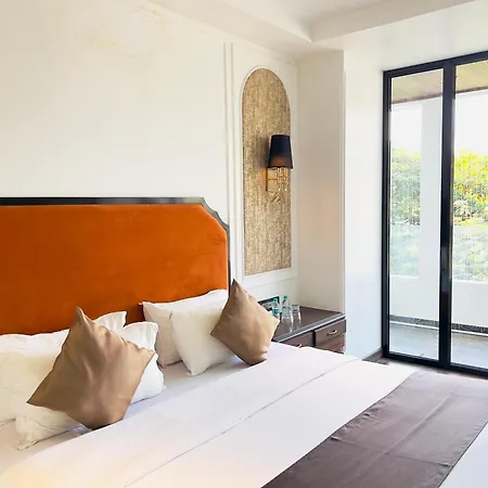 Hotel White Pearl - Colaba 3*