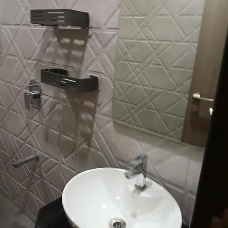 Lakefront Lounge-luxe 1bhk With 2 Baths-2bed *