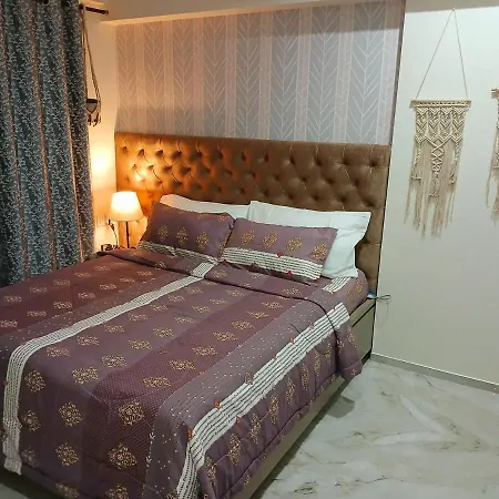 Lakefront Lounge-luxe 1bhk With 2 Baths-2bed * Mumbai