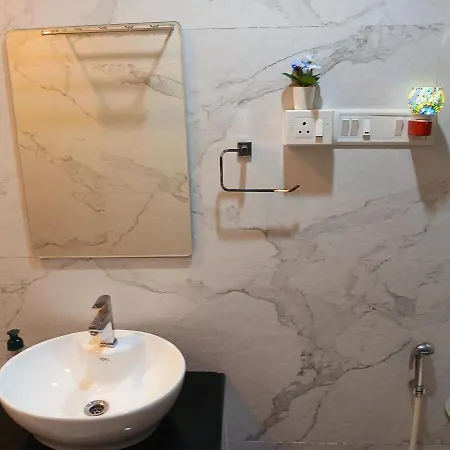 Apartment Lakefront Lounge-luxe 1bhk With 2 Baths-2bed