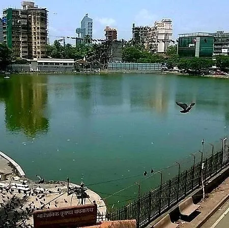 Apartment Lakefront Lounge-luxe 1bhk With 2 Baths-2bed