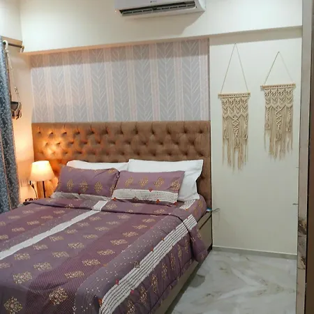 Lakefront Lounge-luxe 1bhk With 2 Baths-2bed Apartment Mumbai