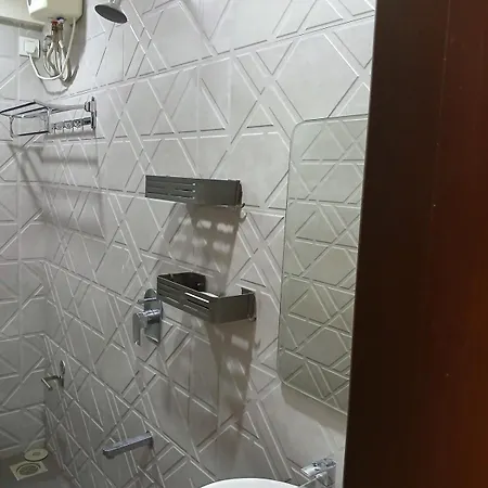 Apartment Lakefront Lounge-luxe 1bhk With 2 Baths-2bed *