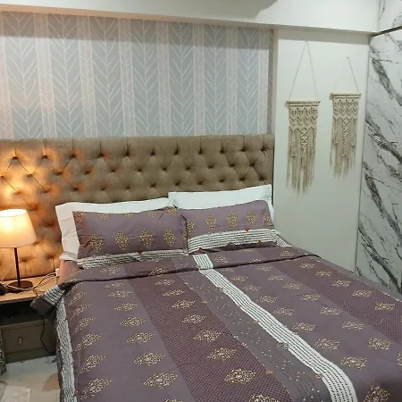 Lakefront Lounge-luxe 1bhk With 2 Baths-2bed Mumbai