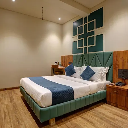 Starville Andheri Midc 3*