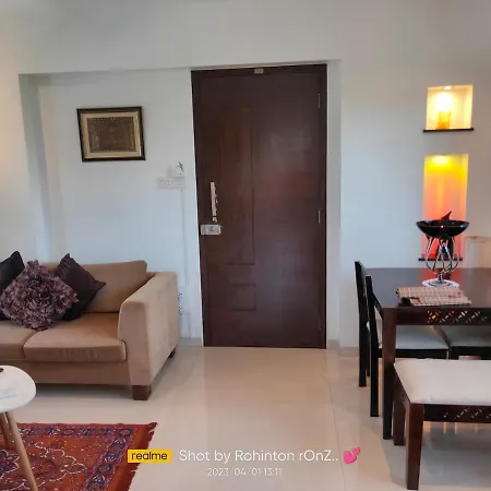 Apartment Rooftop Rendezvous - Artsy Terrace Garden Retreat Mumbai
