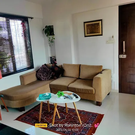 Apartment Rooftop Rendezvous - Artsy Terrace Garden Retreat Mumbai