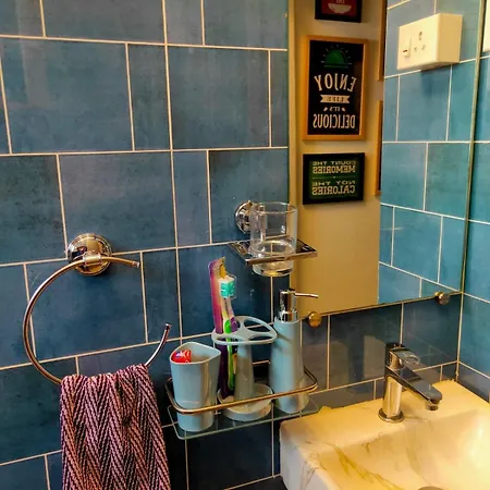 Stay-by-the-bay, 2bed Garden With Lounge Bdrm Apartment Mumbai