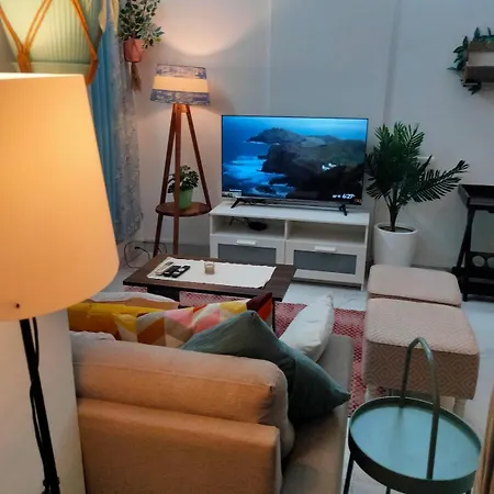 Stay-by-the-bay, 2bed Garden With Lounge Bdrm Mumbai