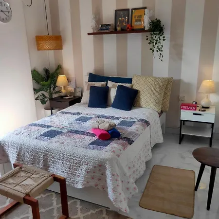 Stay-by-the-bay, 2bed Garden With Lounge Bdrm Mumbai