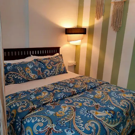 Stay-by-the-bay, 2bed Garden With Lounge Bdrm Apartment *