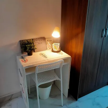 Stay-by-the-bay, 2bed Garden With Lounge Bdrm * Mumbai