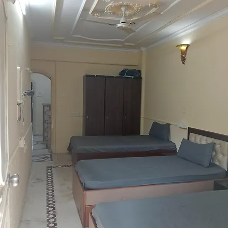 Hostel Westin Pg And *