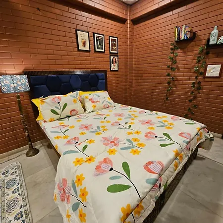 Brick Maison 1bhk With Free Parking, Juhu Bandra *