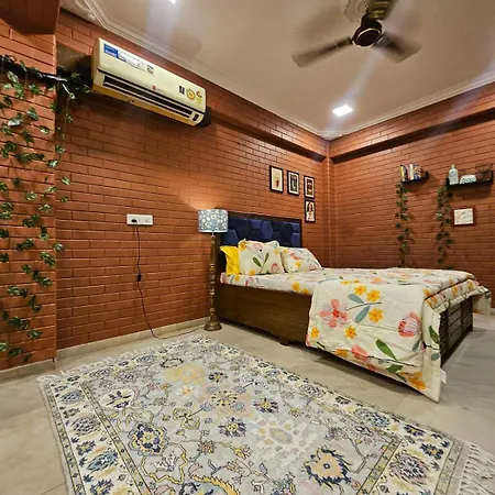 Brick Maison 1bhk With Free Parking, Juhu Bandra Apartment