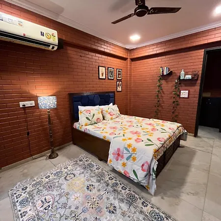 Apartment Brick Maison 1bhk With Free Parking, Juhu Bandra Mumbai