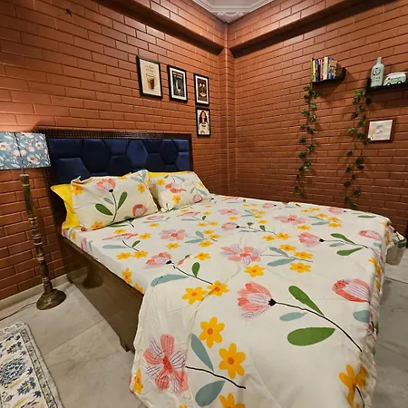 Brick Maison 1bhk With Free Parking, Juhu Bandra *