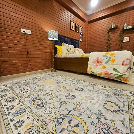 Apartment Brick Maison 1bhk With Free Parking, Juhu Bandra *