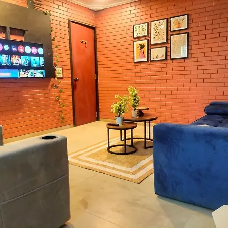 Brick Maison 1bhk With Free Parking, Juhu Bandra Apartment *