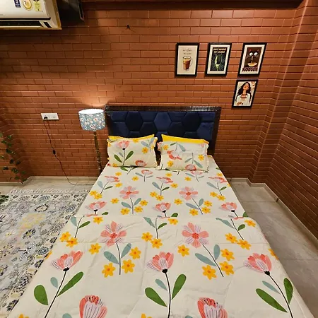 Apartment Brick Maison 1bhk With Free Parking, Juhu Bandra *