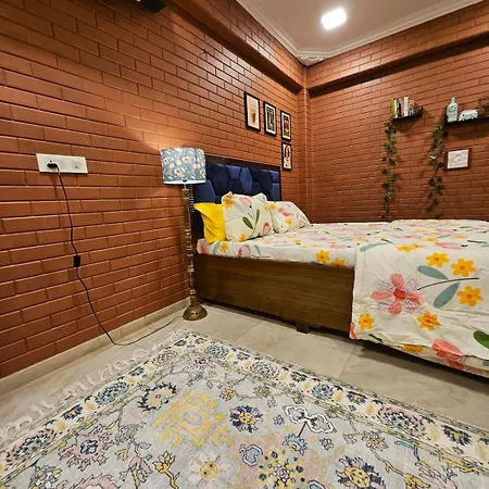 Brick Maison 1bhk With Free Parking, Juhu Bandra * Mumbai