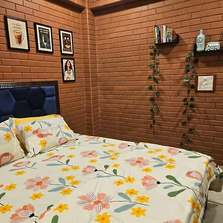 Apartment Brick Maison 1bhk With Free Parking, Juhu Bandra Mumbai