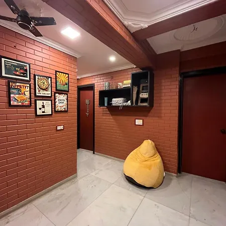 Apartment Brick Maison 1bhk With Free Parking, Juhu Bandra