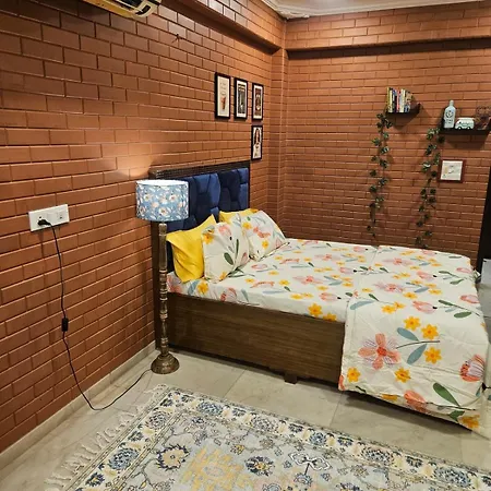 Brick Maison 1bhk With Free Parking, Juhu Bandra Apartment Mumbai