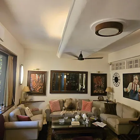 The Beautiful Bollywood 2bhk In Bandra Apartment