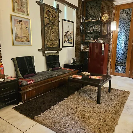 The Beautiful Bollywood 2bhk In Bandra Apartment *