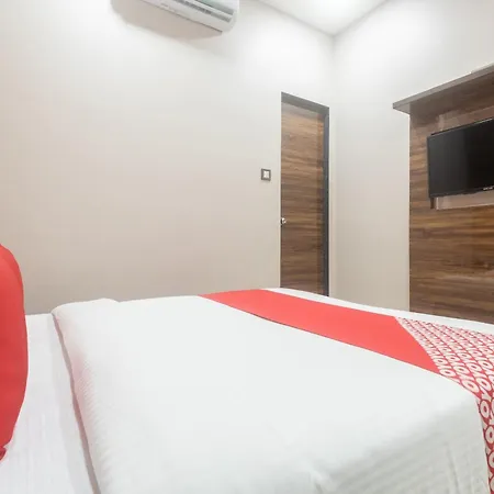Hotel Blue Executive Near Chhatrapati Shivaji International Airport 3*