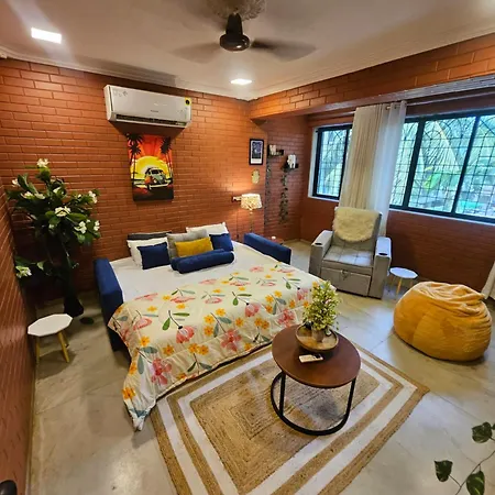 Brick Maison 1bhk With Free Parking, Juhu Bandra Apartment *