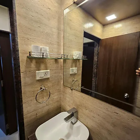 Apartment Pali Perch 1bhk With Peace, Charm And Bandra Vibes