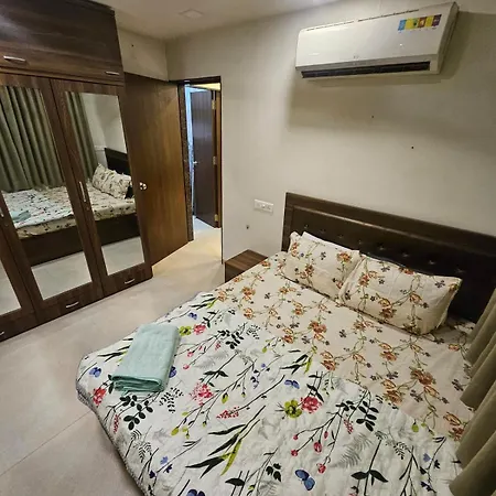 Apartment Pali Perch 1bhk With Peace, Charm And Bandra Vibes *