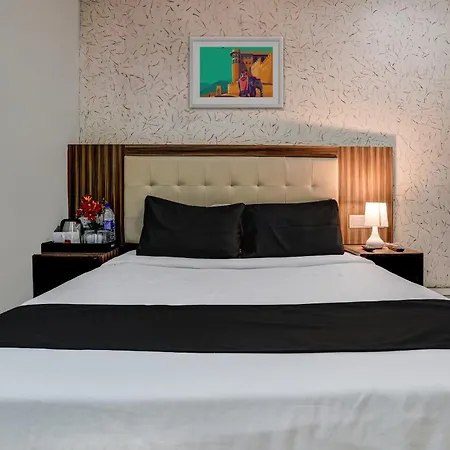 Hotel Oyo Blue Sapphire Residency Near Chhatrapati Shivaji International Airport