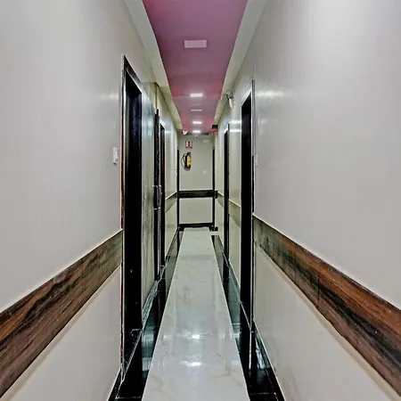 Oyo Blue Sapphire Residency Near Chhatrapati Shivaji International Airport 3*