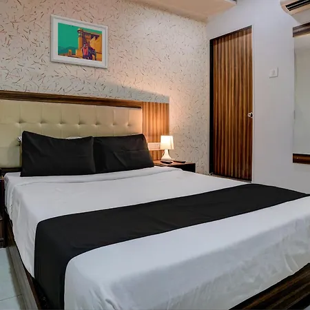 Oyo Blue Sapphire Residency Near Chhatrapati Shivaji International Airport 3*