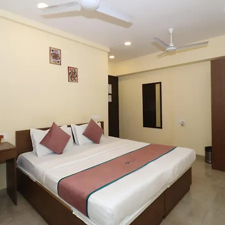 Pinaki Comfort Parle - Near Airport Apartment Mumbai