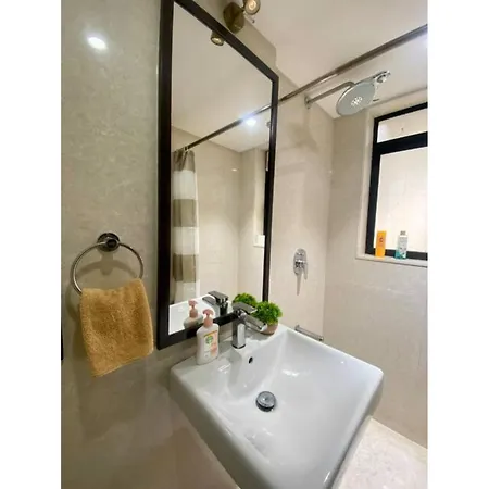 Connekthomes -Modern 3Bed3Bath In Prime Bandra Neighborhood Apartment *